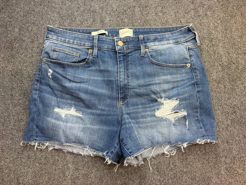 Universal Thread Women’s 16/33 High Rise Midi Distressed Denim Shorts Blue